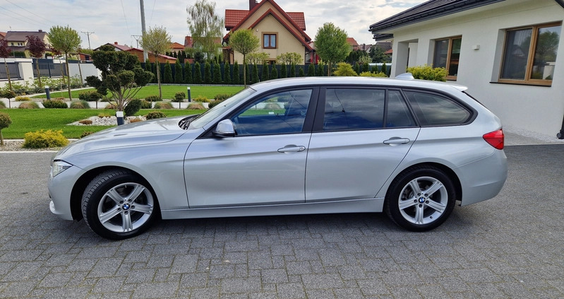 BMW Seria 3 cena 49999 przebieg: 237000, rok produkcji 2017 z Jaworzyna Śląska małe 742